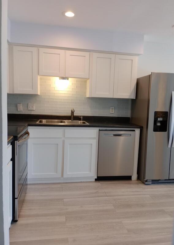 Building Photo - 1214 Hi Stirrup