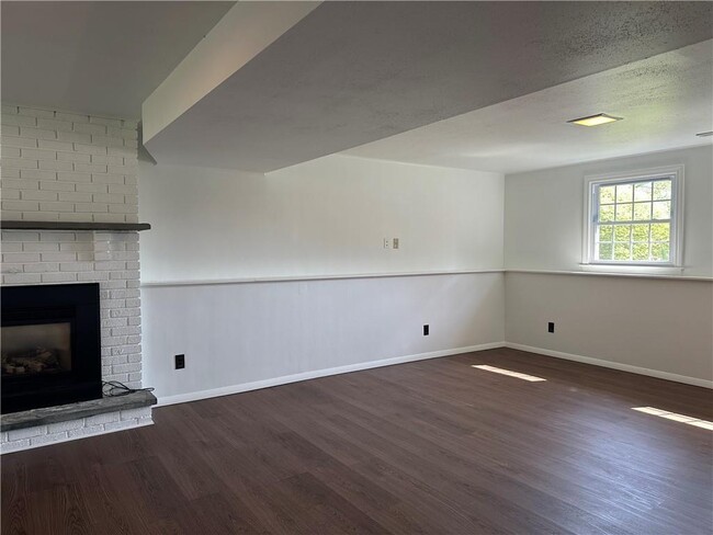 Building Photo - 11 Pocono Rd