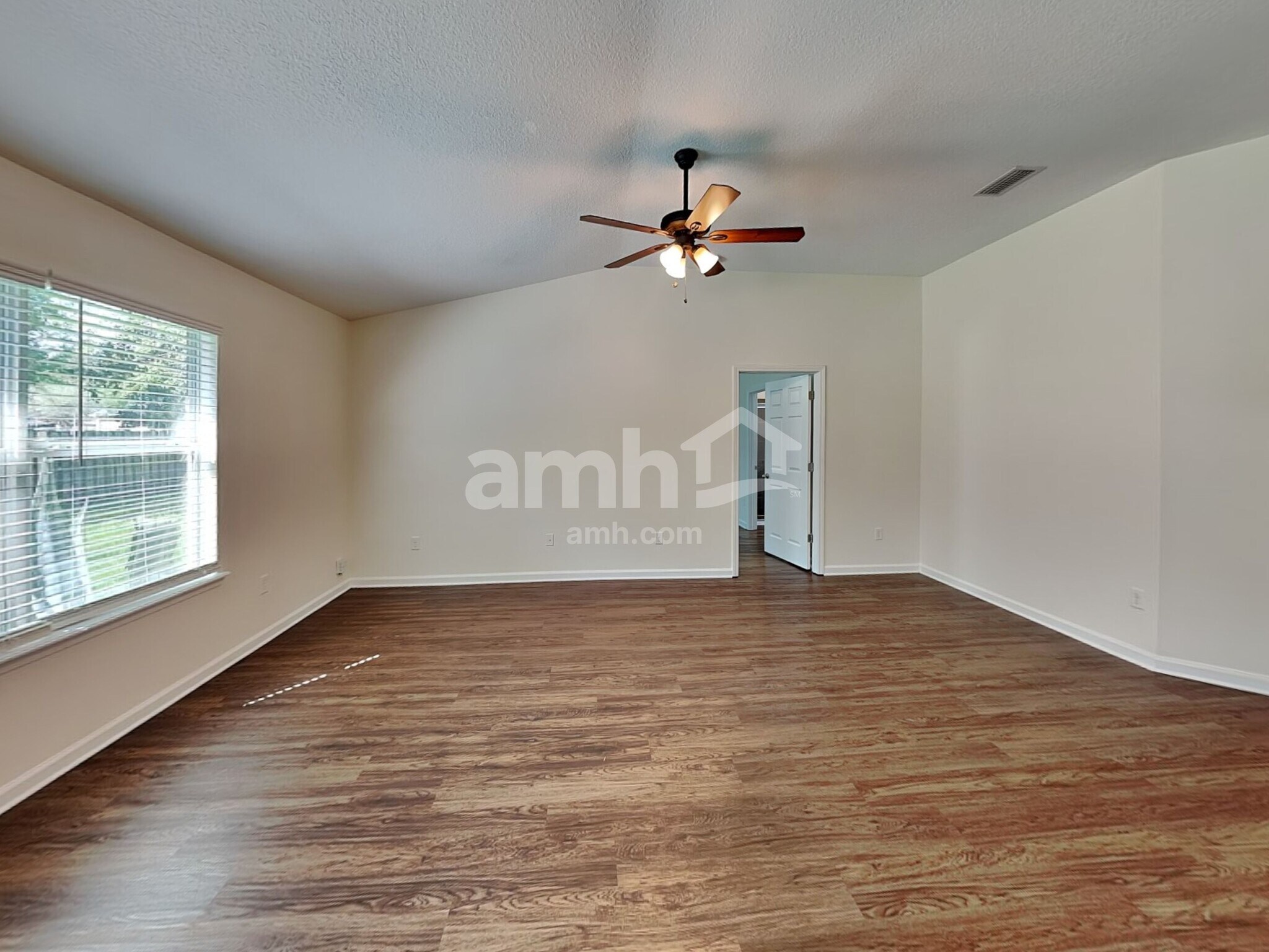 Building Photo - 351 N Twin Maple Rd