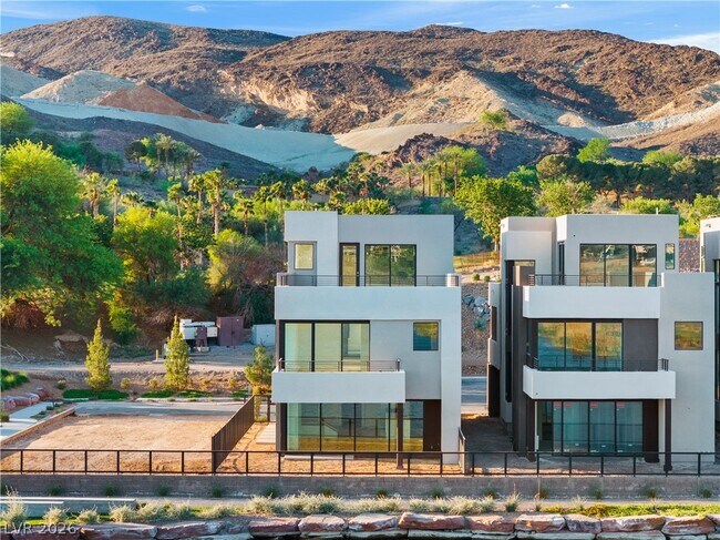 Building Photo - 66 Lakefront Dr