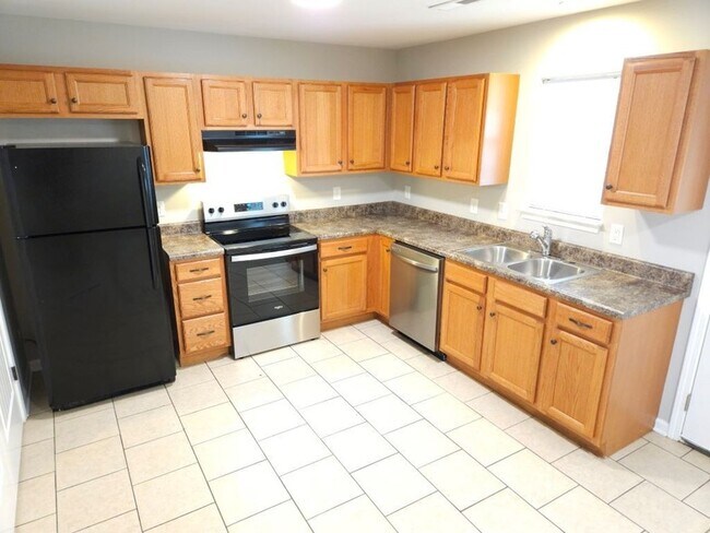 Building Photo - 705 Crestland Ave