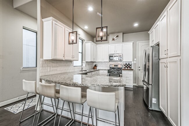 Building Photo - 5840 Darling St