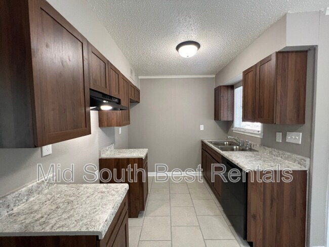 Building Photo - 2743 Northmeade Ave
