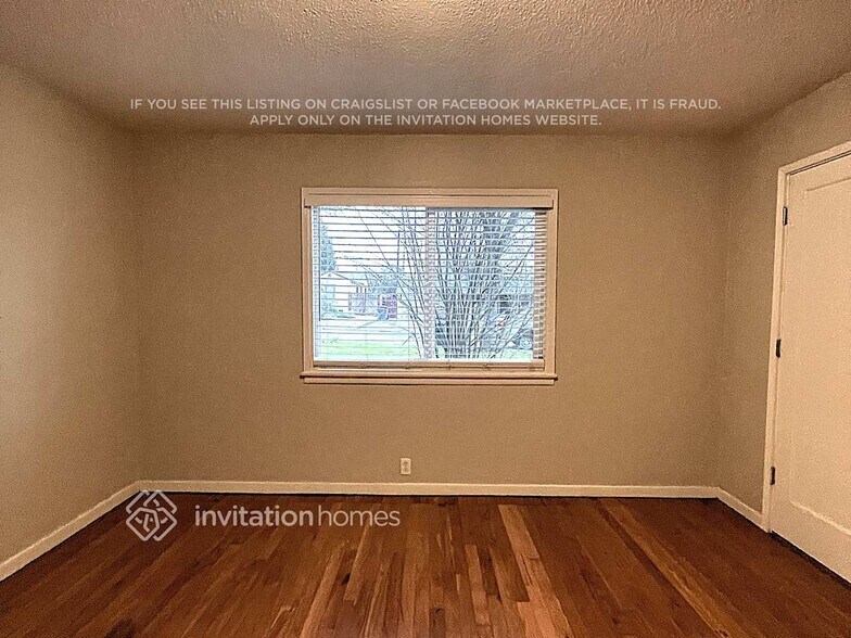 Building Photo - 2305 Carlsbad Ave