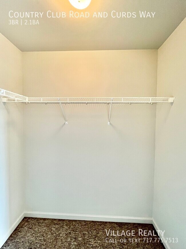 Building Photo - 705 Country Club Rd