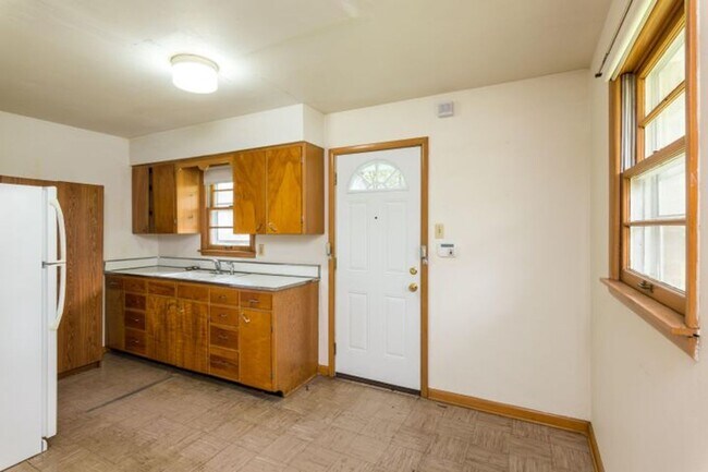 Building Photo - 1BR/1BA Duplex in Convenient Location! Har...