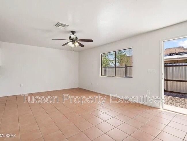 Building Photo - 1107 W Sonora St