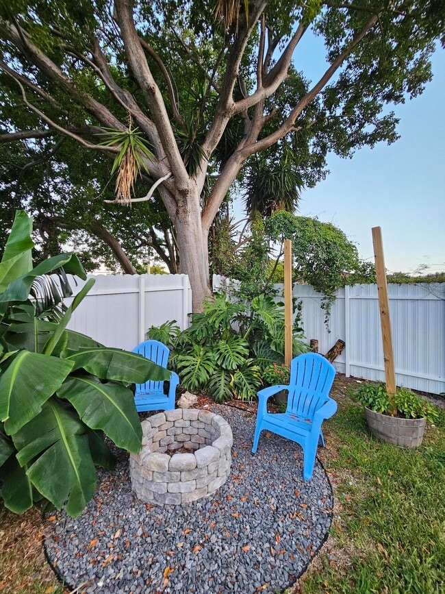 Building Photo - 2120 NW 66th St