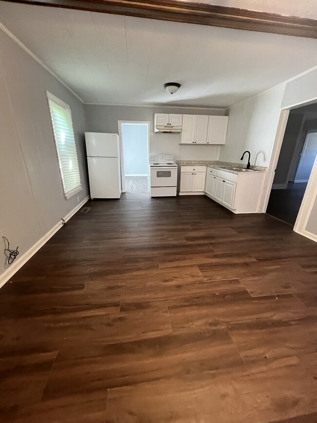 Building Photo - 1720 Portland St