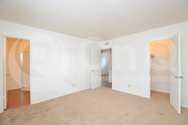 Building Photo - 713 E Campus Dr