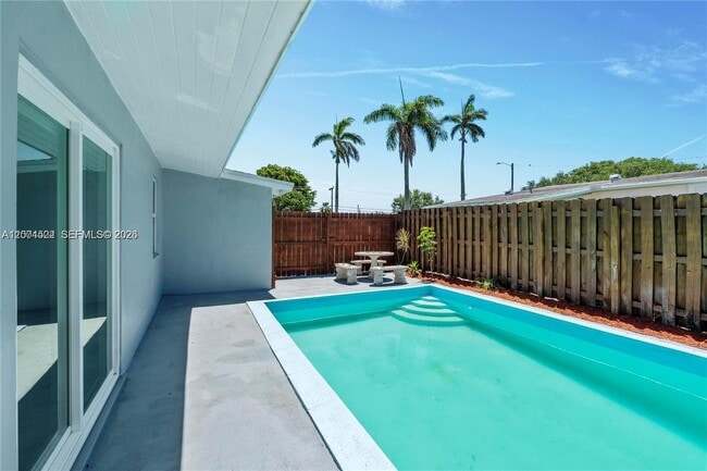 Building Photo - 5621 SW 38th Ct