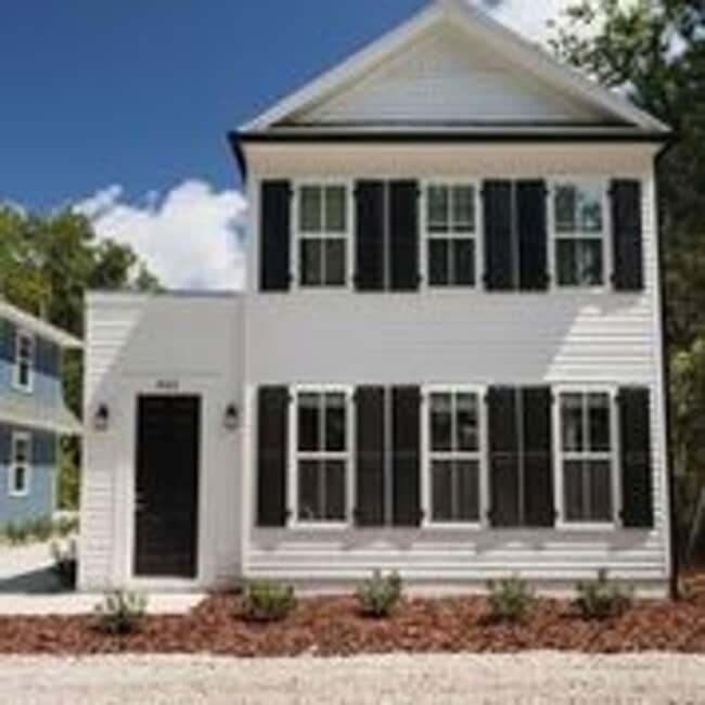 Primary Photo - 4 Bedroom, 4 Bathroom House