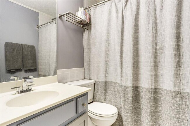 Building Photo - 3595 Chastain Ct