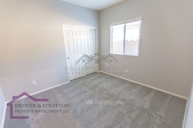 Building Photo - 495 E Rio Pl