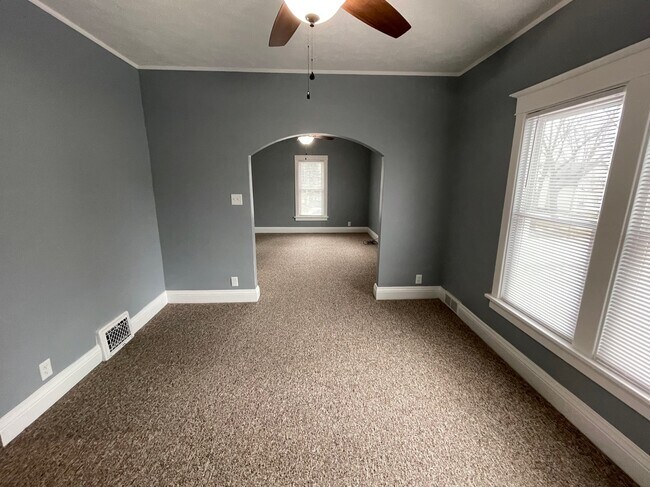 Building Photo - 419 N 6th St