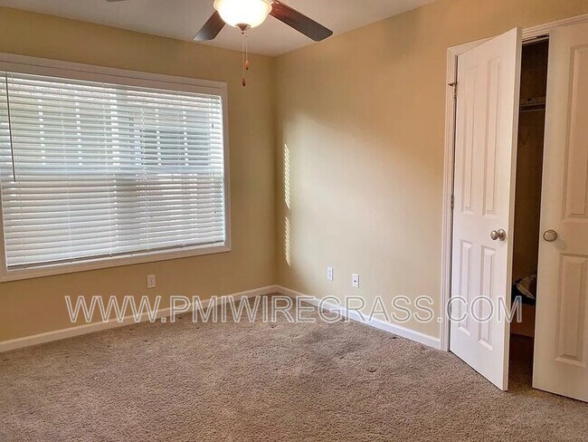 Building Photo - 214 Winterberry Way
