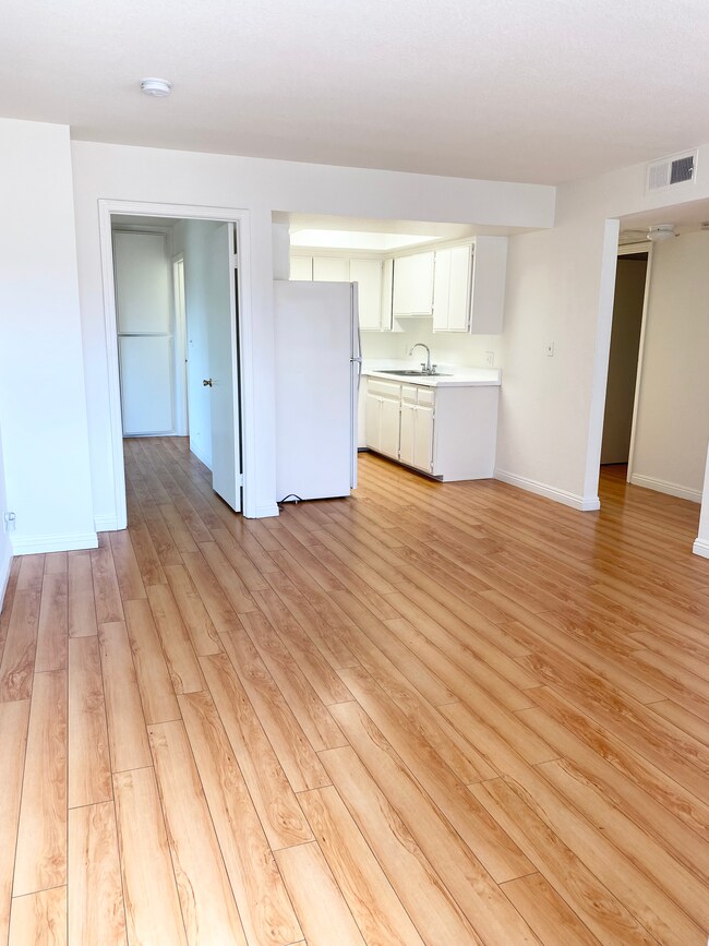Living Room - 158 N Normandie Ave