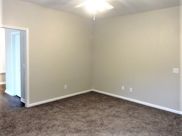 Building Photo - 245 Old Savannah Dr