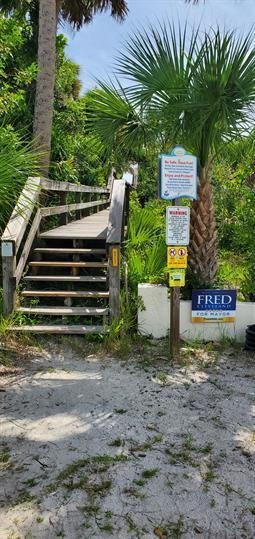 Building Photo - Charming beach house in beautiful New Smyrna Beach