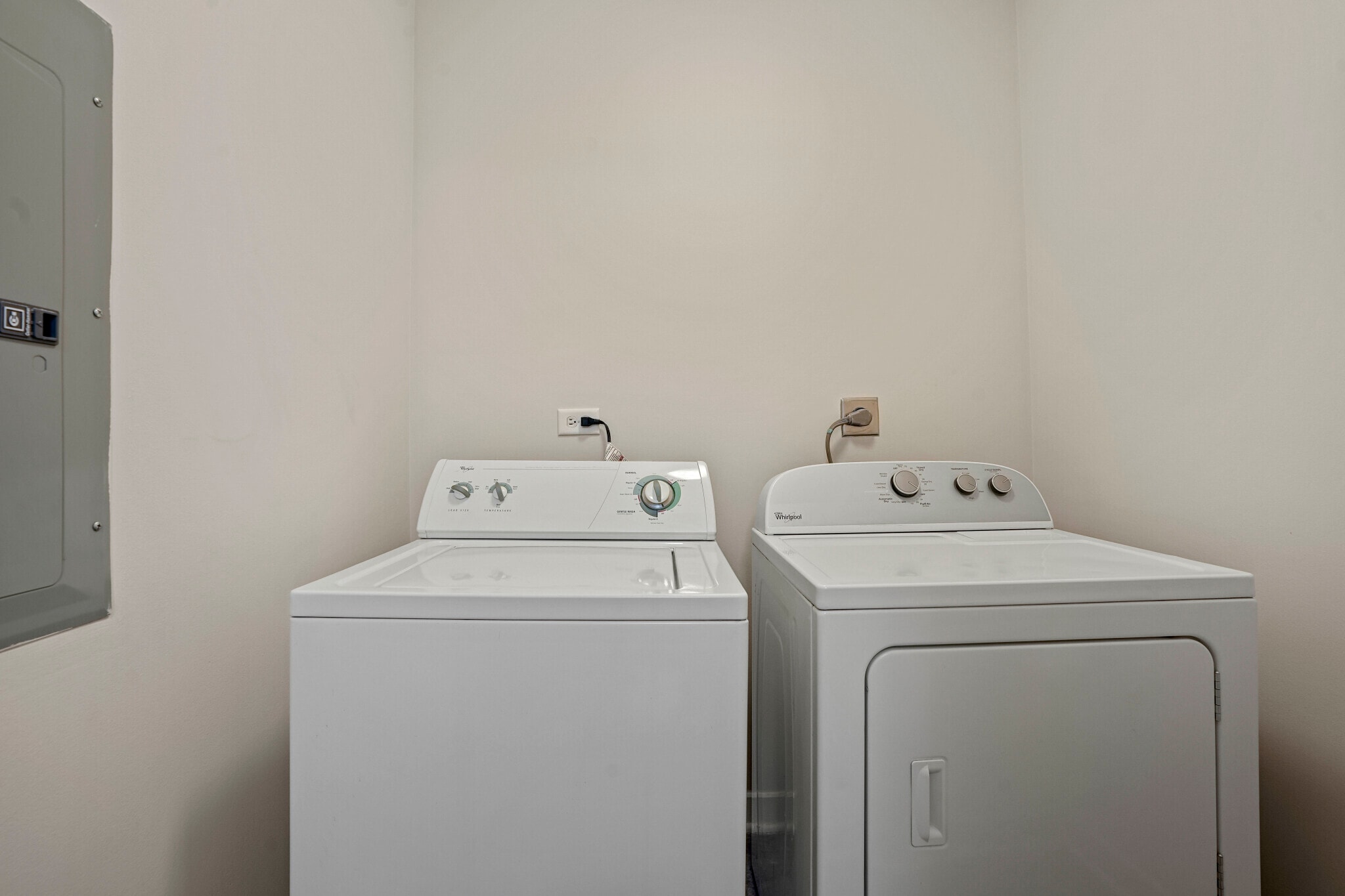 Building Photo - 155 E 13th St