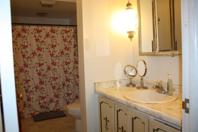 Building Photo - Single Family Home