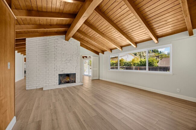 Building Photo - Beautifully upgraded 4-bedroom, 3.5-bathro...