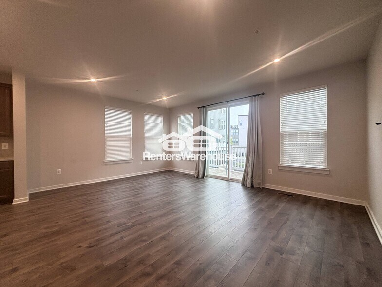 Building Photo - 2500 Emerald Branch Dr