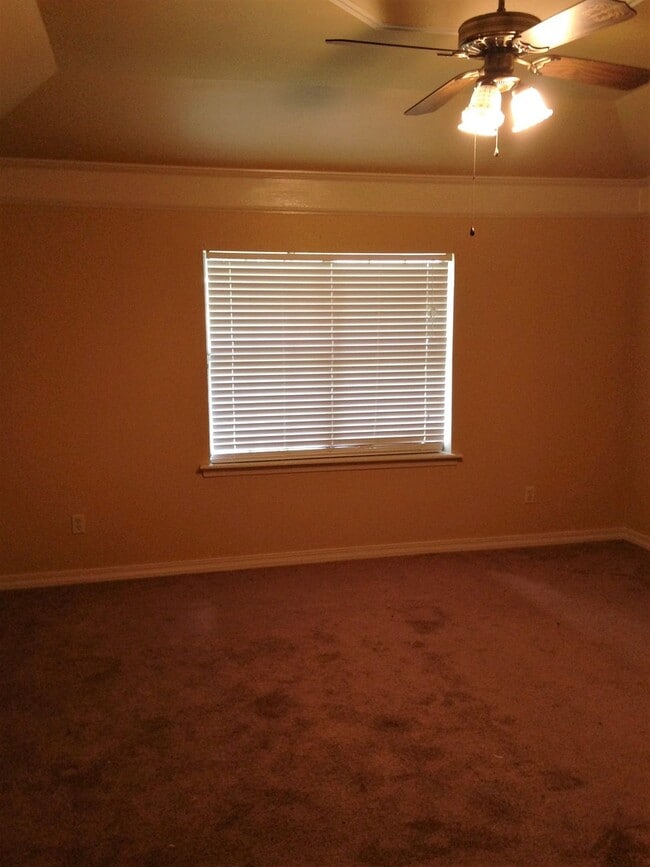 Building Photo - ** 3/2 IN NEW GREENACRES PLACE **