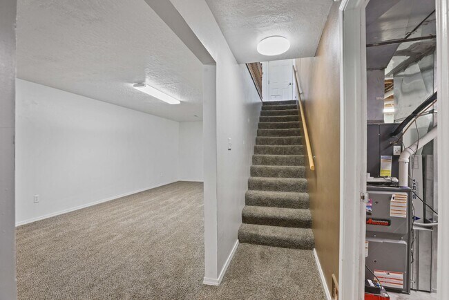 Building Photo - 5 Bed 3 Bath Home in Rigby
