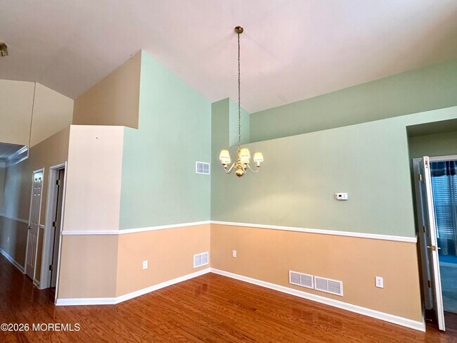 Building Photo - 105 Golf View Dr