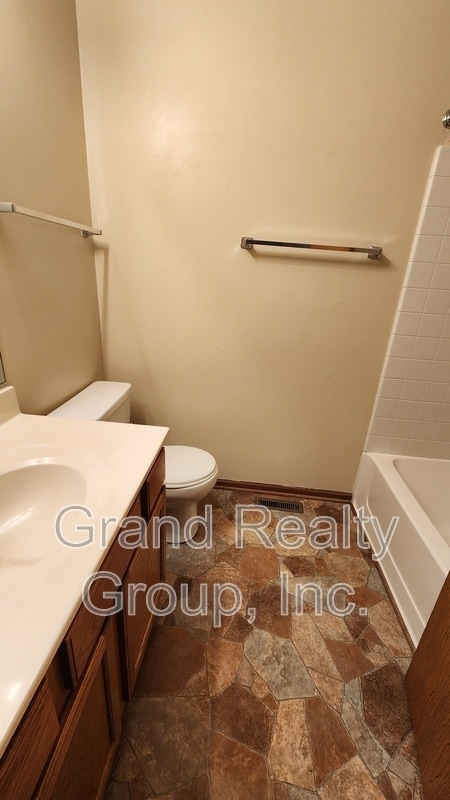 Building Photo - 277 W Treehouse Ln