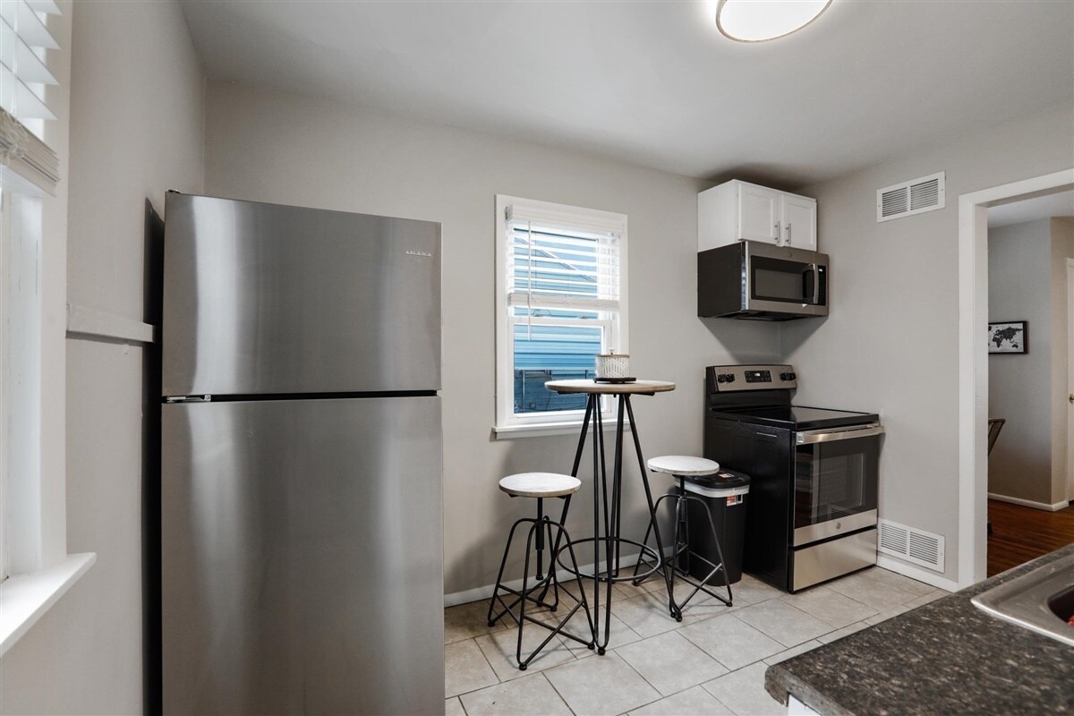 Building Photo - 903 N Gregory St