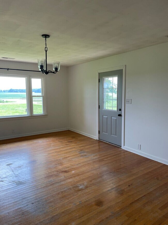 Building Photo - 3 Bed 1 Bath Home - Russellville