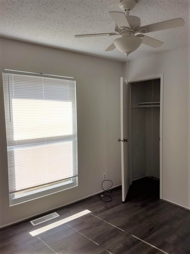 Building Photo - 29 Lakeshore Terrace