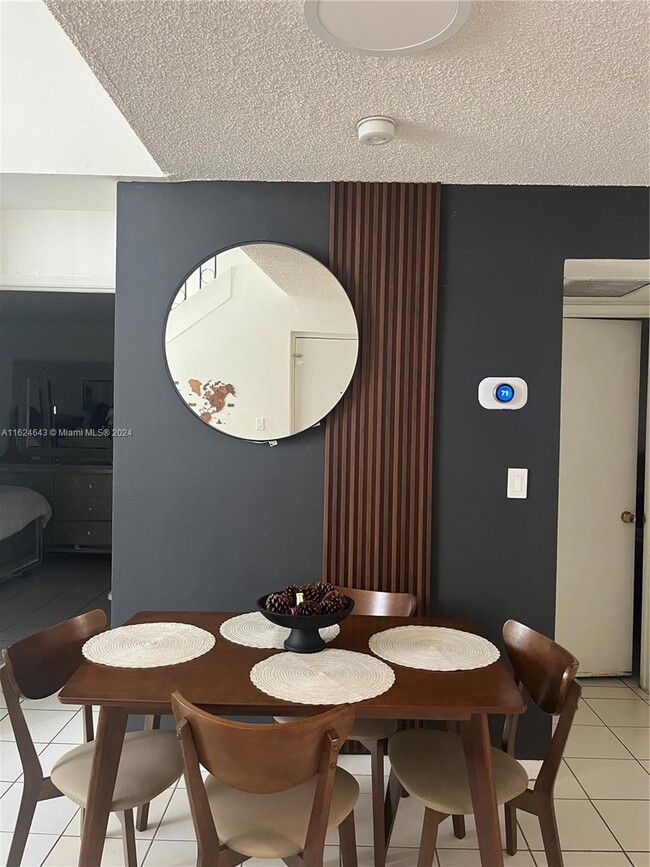 Primary Photo - 2710 W 60th Pl