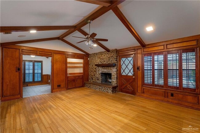 Building Photo - 19 Xanthisma Ave