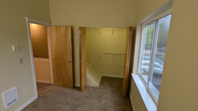 Building Photo - 5863 Cedar St