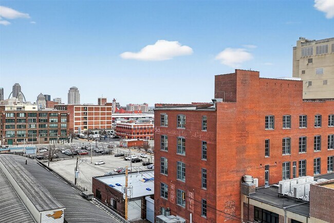 Building Photo - 2647 Locust St