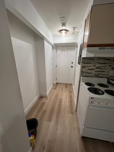 Building Photo - 45 Oval Rd