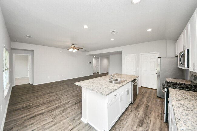 Building Photo - 20715 Southern Wds Blvd