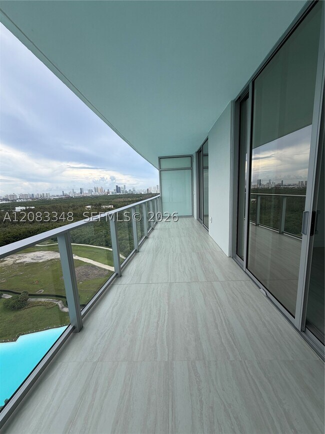 Building Photo - 2411 Laguna Cir