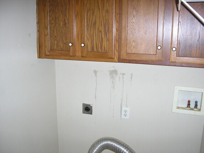 Building Photo - 502 Clark St