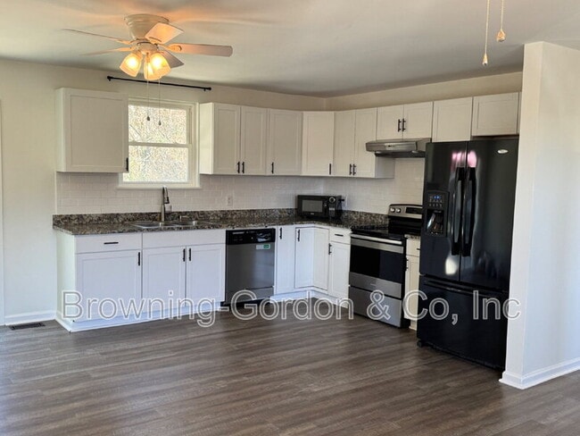 Building Photo - 544 Phipps Dr