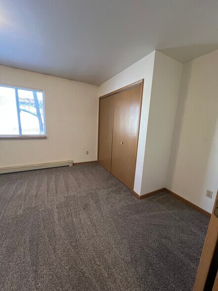 Building Photo - 1526 Lake Elmo Dr