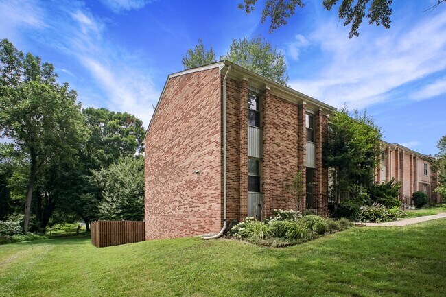Building Photo - 5128 Cliffhaven Dr
