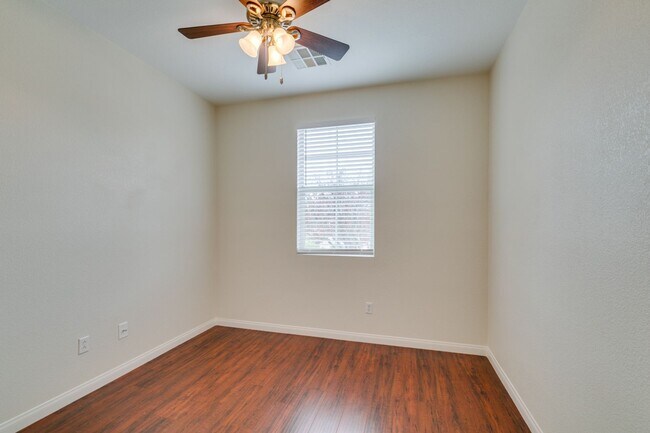 Building Photo - 3- Bedroom, 2- Bathroom home in Mountain's...