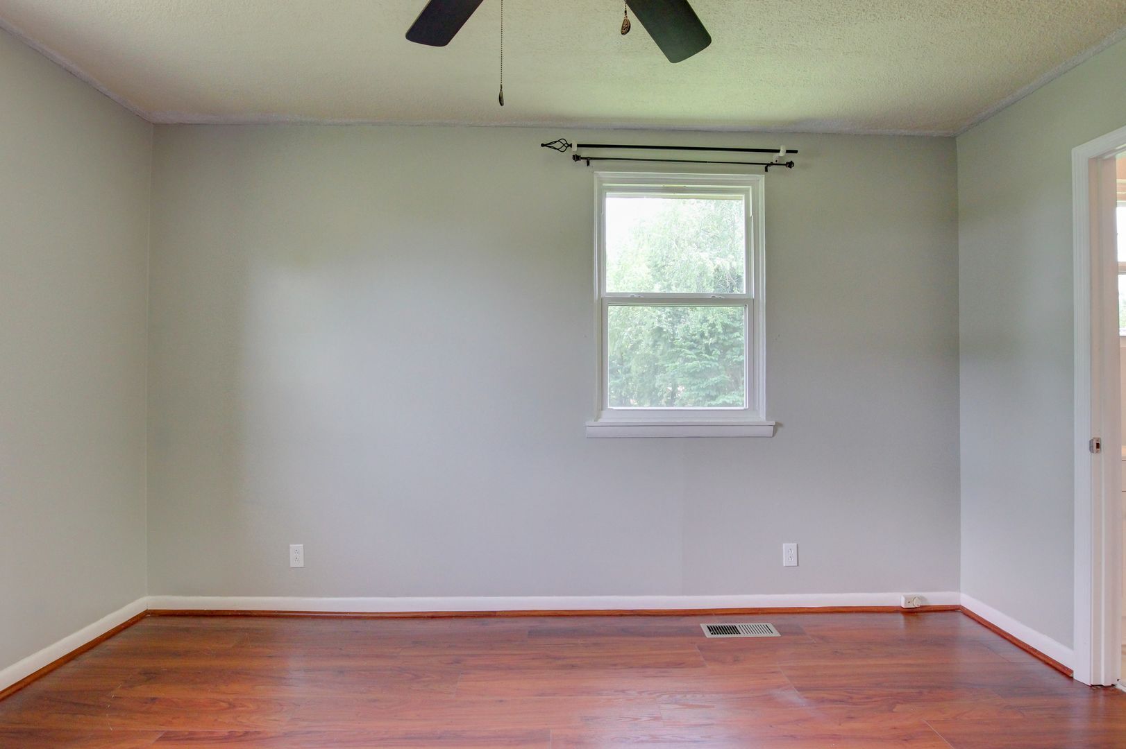 Building Photo - 729 Welsey Dr
