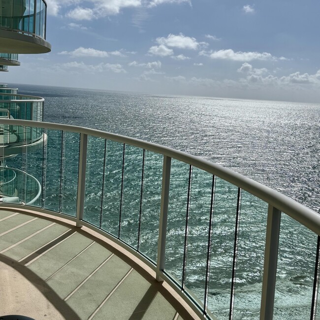 Building Photo - 3400 Galt Ocean Dr