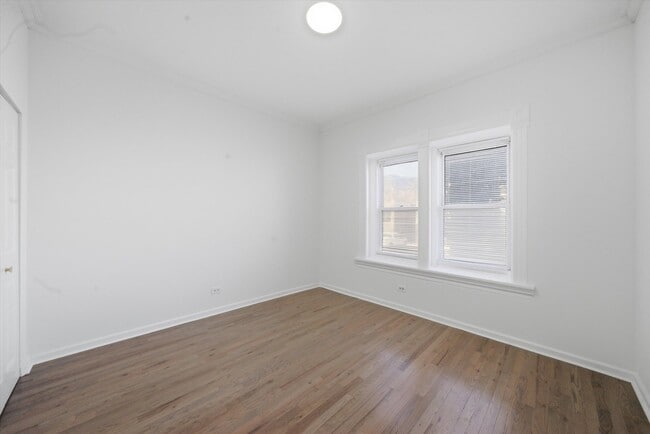 Building Photo - 3037 N Southport Ave