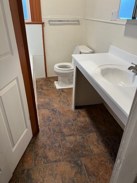 Building Photo - 6612 Vine St